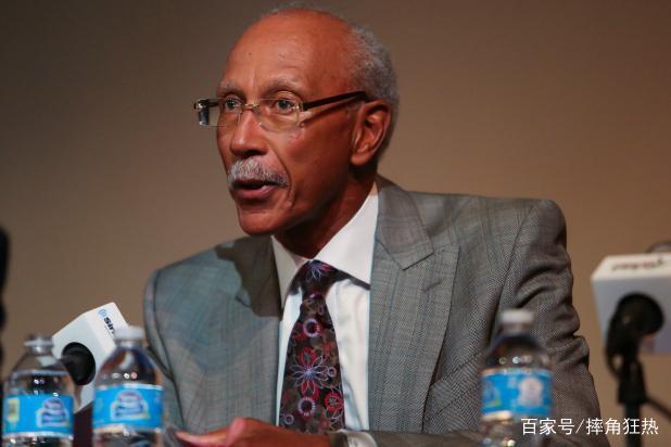 本赛季东契奇缺席时里夫斯场均41+10+5，湖人3胜1负